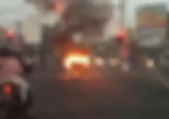  Bukan Adegan Film Ghost Rider, Motor Roda 3 Ludes Terbakar di Lampu Merah Tlogosari, Penyebabnya Sepele