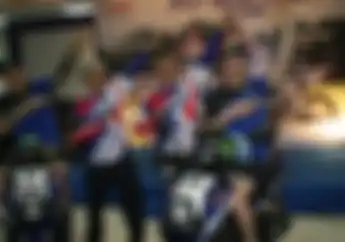Keren... Jeremy Van Horebeek dan Romain Febvre Naik Matik Di Semarang
