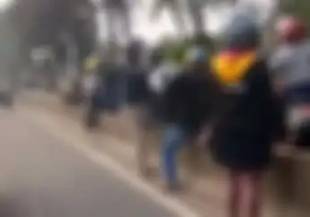 Bikin Melongo... Video Puluhan Pemotor Hindari Polisi Angkat Motor di Jalur Busway, Kapan Sadarnya?