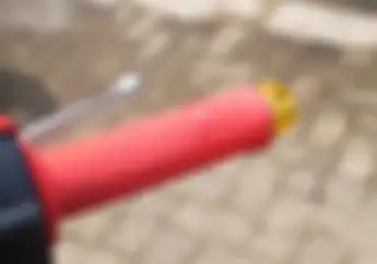 Awas, Handgrip Motor Kotor Bisa Jadi Sarang Penyakit, Bagaimana Cara Bersihin yang Benar?