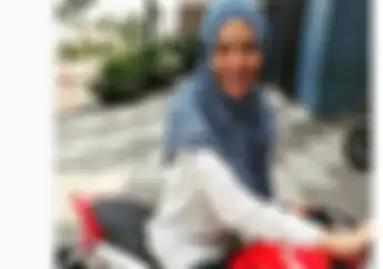 Sadis... Nikita Mirzani Pamer Motor Keren MV Agusta Rivale 800, Senyumnya Bikin Klepek-klepek
