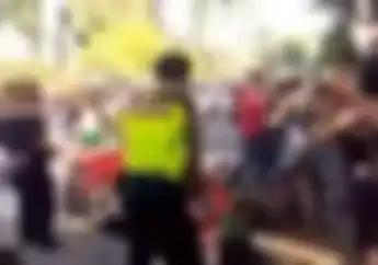 Memalukan... Mirip Smack Down, Pembalap Saling Pukul di Road Race Bojonegoro, Polisi Sampai Kewalahan Melerai