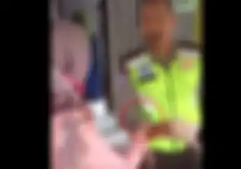 Viral... Video Oknum Polisi Ketakutan Karena Lakukan Pungli, Pembuat Video Dibilang Cari Penyakit