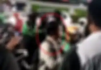 Tegang... Video Detik-detik Terduga Penyebar Ranjau Paku di Semanggi Diringkus, Sempat Melawan