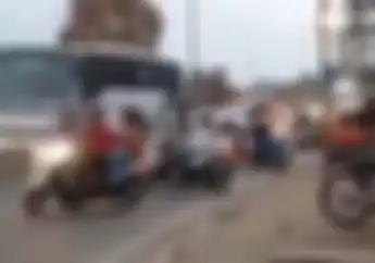 Heboh... Video Detik-detik Pemotor Lawan Arus Kocar-kacir Balik Arah, Cuma Karena Dihadang Sepeda