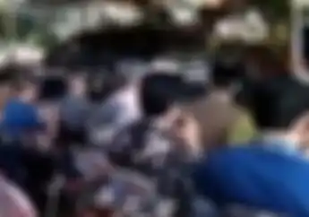 Heboh Video Hajatan Pernikahan Ditengah Jalan Dilewati Motor dan Mobil, Daripada Dibongkar Polisi