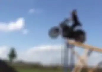 Sadis, Video Harley-Davidson DipaksaTerbang Lewati Gundukan Tanah Seperti Motor Trail