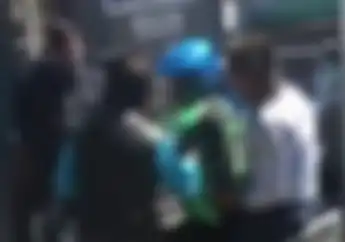 Ngeri, Detik-detik Warga Histeris dan Ketakutan saat Driver Ojol Dikepung Opang di Cikoneng, Bandung