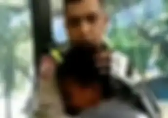 Mau Ketawa Tapi Kasihan, Video Bocah Nangis Sambil Peluk Polisi, Gara-gara Ketakutan Ditilang
