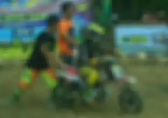 Waduh Bocah 8 Tahun Ikutan Grasstrack, Perasaan Orang Tuanya Gimana Nih?