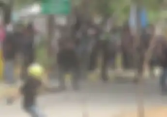 Mencekam, Puluhan Motor dan Mobil Porak-poranda, Mahasiswa Saling Serang di Makassar