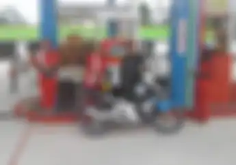 Gak Bisa Sembarang, Begini Cara Membeli Premium Pakai Jerigen di SPBU