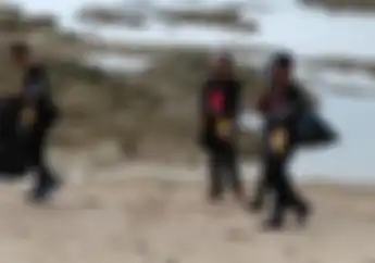  Salut, Peringati Hari Sumpah Pemuda, BMC Tarumanegara Bersih-bersih Pantai Carita