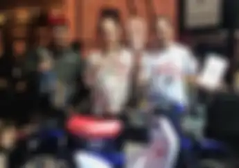 AHM Kolaborasi Bareng Brand Lokal Bikin Apparel Honda Super Cub C125, Keren Boskuh...