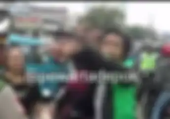 Ngakak! Video Sopir Ojek Online Terjaring Razia, Emaknya Malah Yang Marah-marah