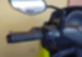 Kaca Spion Bawaan Pabrik Lebih Lebar dari Setang Motor, Ada Alasannya Bro