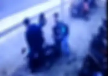 Brutal, Gara-gara Fake GPS, Driver Ojol Duel di Pinggir Jalan, Anggota TNI Kewalahan