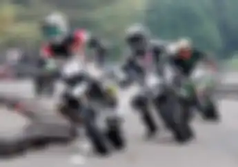 Sekali Balap Langsung Mengganjar 3 kategori Juara Umum Supermoto