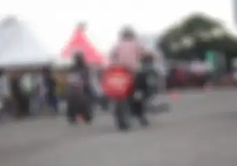 Ratusan Peserta Test Ride Berbagai Motor Baru di IIMS 2017