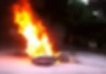 4 Hal yang Wajib Dilakukan Saat Motor Terbakar