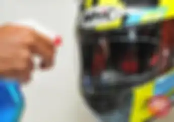 Jangan Pakai Sabun Bersihkan Pinlock di Visor Helm  