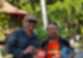 Pendiri SMOG Serahkan Buku Perjalanan Sumatera Dan Jawa Pada Penyelenggara Horizons Unlimited