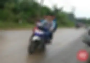 Di Sumatera Banyak Pembalap Dorong Motor Puluhan Kilometer Buat Ikut Balap.