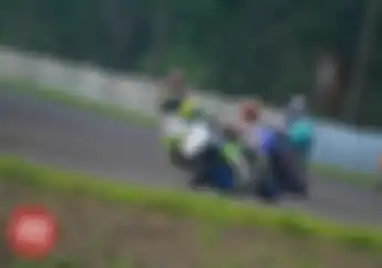 Gara-Gara Hujan Pertarungan Yamaha R25 VS Honda CBR250RR di Sentul Tertunda
