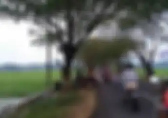 Ngabuburit di Sawah Ini Biker Atau Petani?