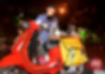 Jualan Kopi di Atas Vespa Primavera 150