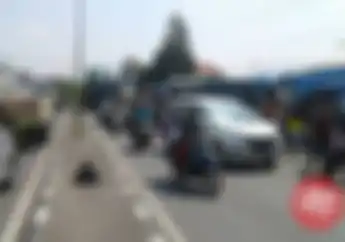 Jalur Rawan Macet Pantura Cirebon Akibat Adanya Pasar Tumpah