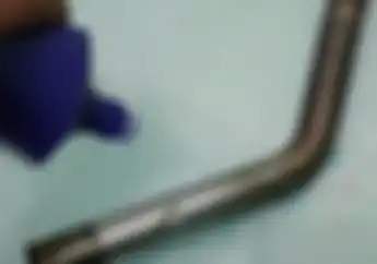 Pakai Cairan Pembersih WC Kerak Kuning di Pipa Knalpot Hilang