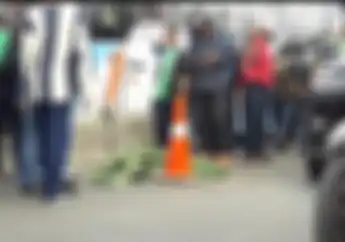 Masuk Jalur Busway, Panik Lihat Polisi, Ojek Online Terlindas Truk