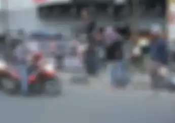 Bagi Takjil Komunitas Suzuki Thunder dan Bajaj Pulsar 200NS Tangerang Selatan
