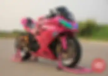 Kawasaki Ninja 250R 2013 Hello Kitty Hobby Cornering 