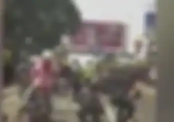 Video Pemotor Bikin Heboh Karena Sebar Duit di Jalan Raya Palembang