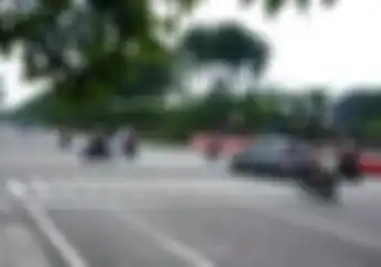 Menyebrang Frontage, Pemotor Langsung Ditilang