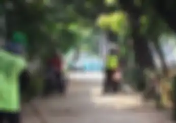 Polisi Razia Pengendara Yang Lewat Trotoar