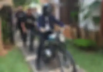 Iqbal Coboy Junior Kena Semprot Bapak-bapak Karena Geber Motor Antik 