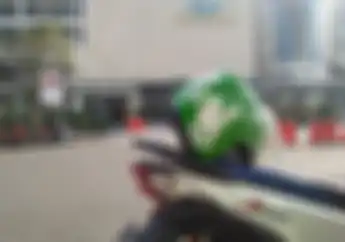 Push Up 20 Kali Gara-gara Pake Sandal Jepit