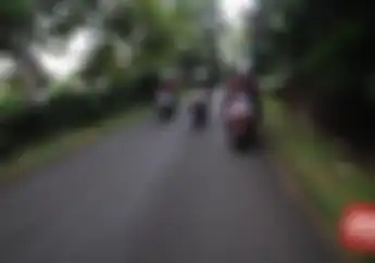 Mitos Kalau Bilang Naik Motor Malam Bisa TBC