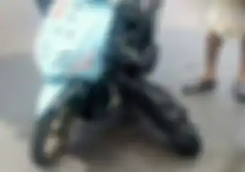 2 Cara Ngecharge Smartphone yang Aman Sambil Bawa Motor