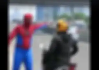 Video Spiderman Terpaksa Turun Tangan Mengatur Jalan Non Tol Cablanca