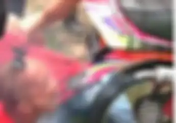 Video Isap Asap Knalpot Racing Motor 2-tak, Waduh!