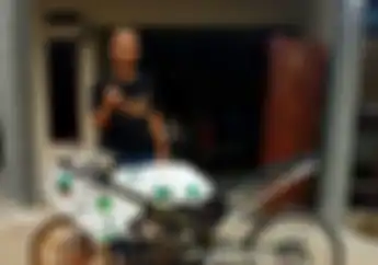 Dagang Bacan Bikin Motor Balap