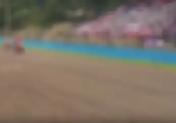 Video Detik-detik Gerry Salim Melewati Garis Finish di Race II Sport 250 cc Asia Sentul