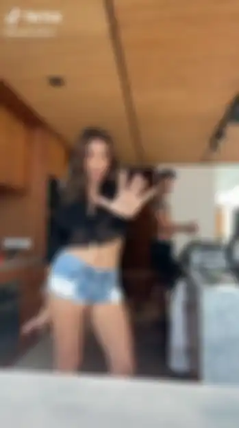 Jessicca Iskandar joget bareng Vincent Verhaag