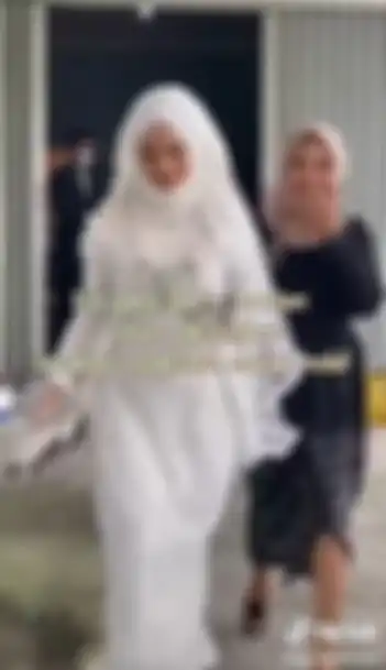 Kisah asisten MUA bantu nikahan mantan. 
