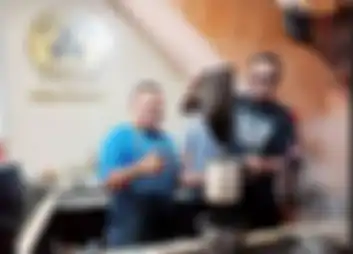 Ibenk sampai di sebuah kedai kopi di Aceh