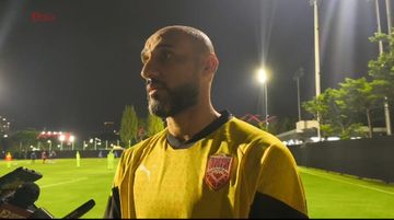 Kiper Bahrain, Sayed Mohammed Jaffer, saat memberi keterangan kepada awak media terkait jelang lawan Timnas Indonesia, di Lapangan A, Kompleks Gelora Bung Karno, Jakarta, Minggu (23/3/2025).